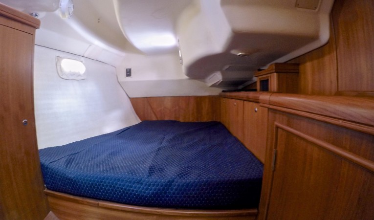 46 Hunter Starboard Aft Cabin