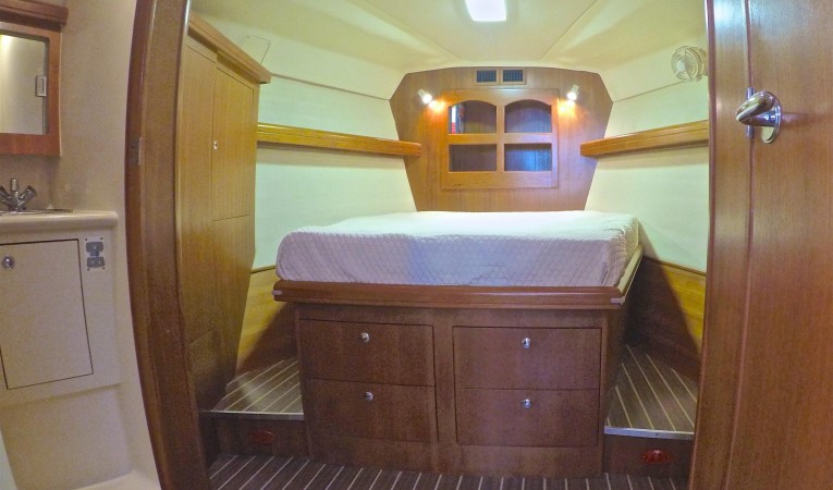 46 Hunter Owner's Cabin