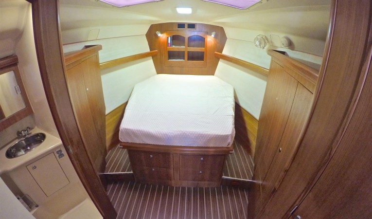 46 Hunter Owner's Cabin