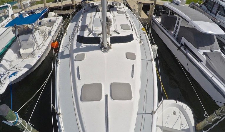 46 Hunter Foredeck
