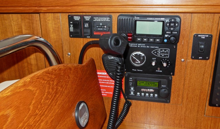 46 Hunter Navagation equipment