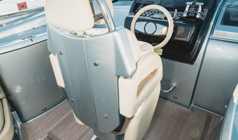 44 Riva Helm Seat