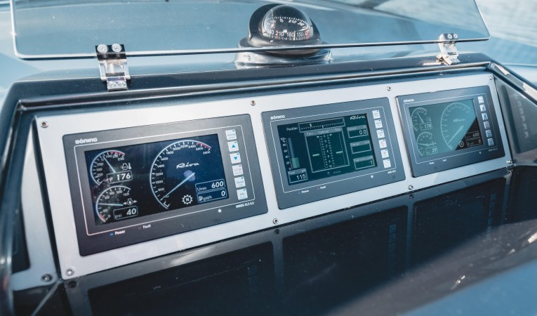 44 Riva MTU Displays