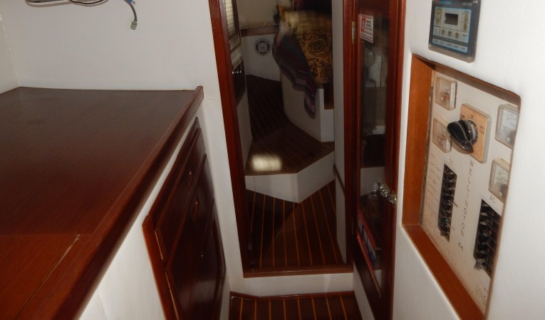 44 Wellington Companmionway aft