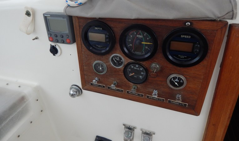 44 Wellington Helm Instruments