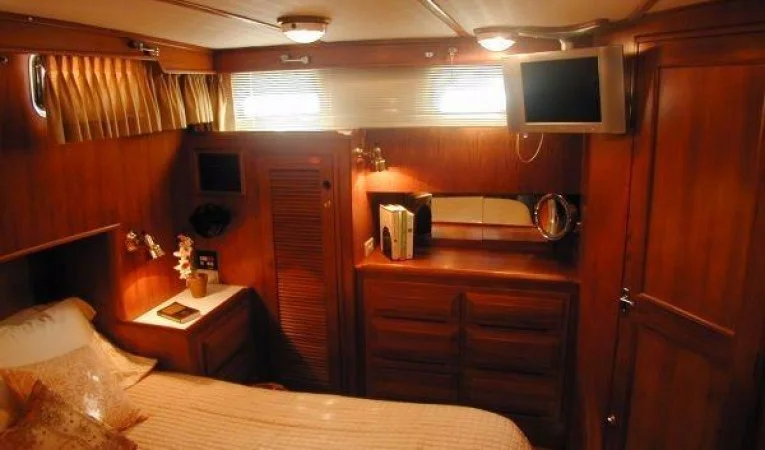 48 DeFever Master port