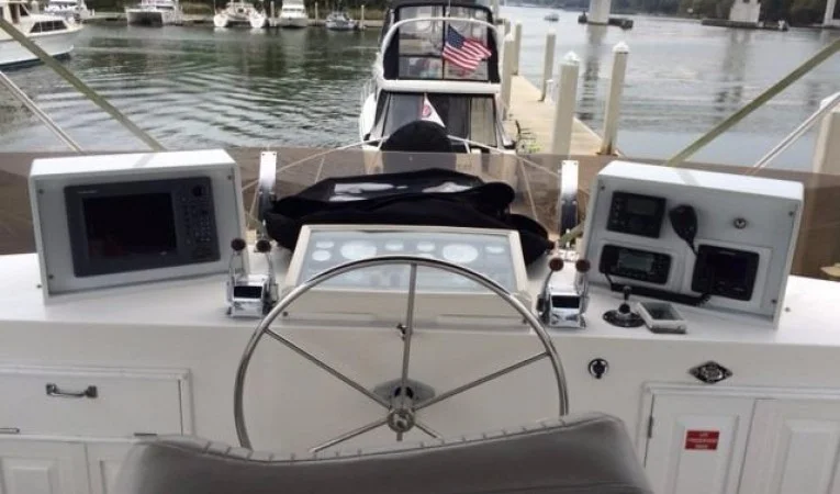 48 DeFever Flybridge helm