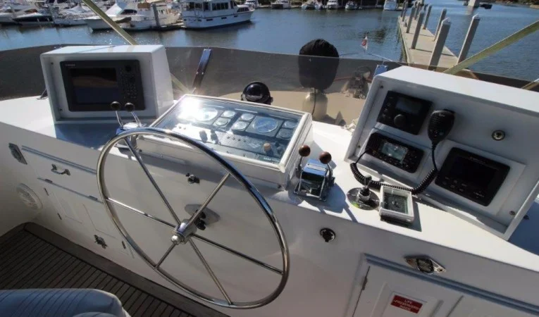 48 DeFever Flybridge helm