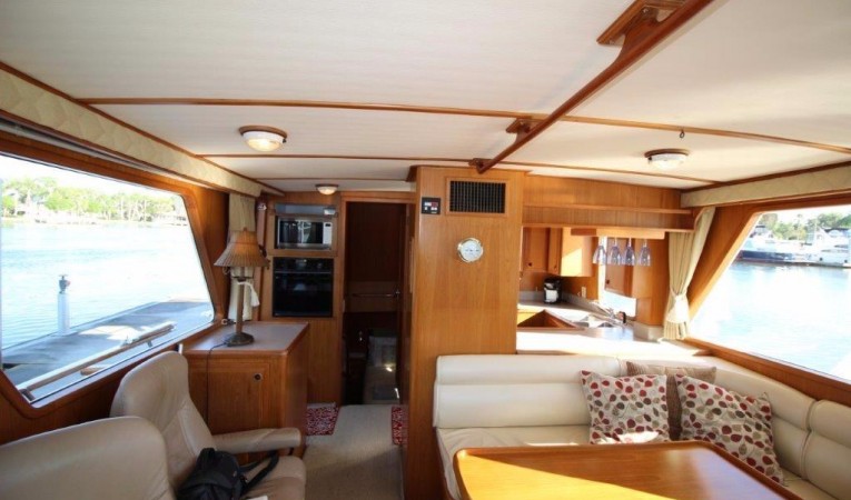 48 DeFever Spacious salon