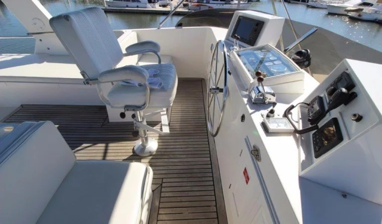 48 DeFever helm seat