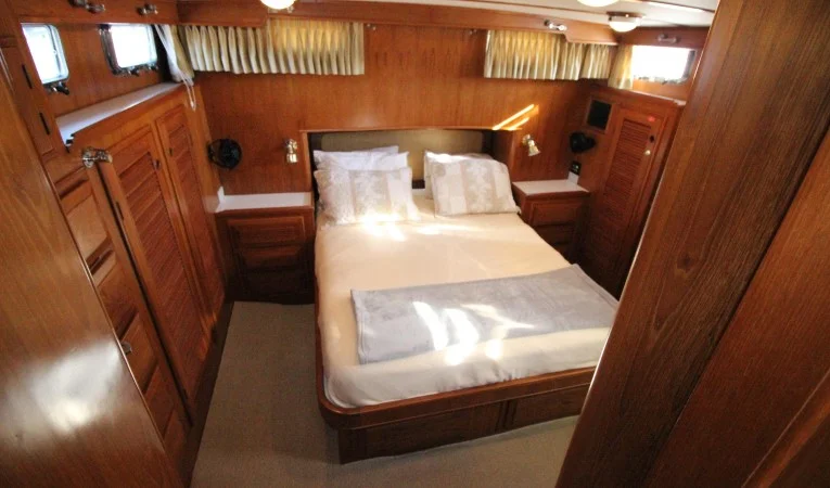 48 DeFever Master aft