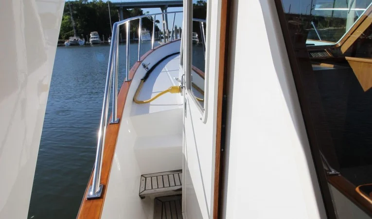 48 DeFever Under cover side decks