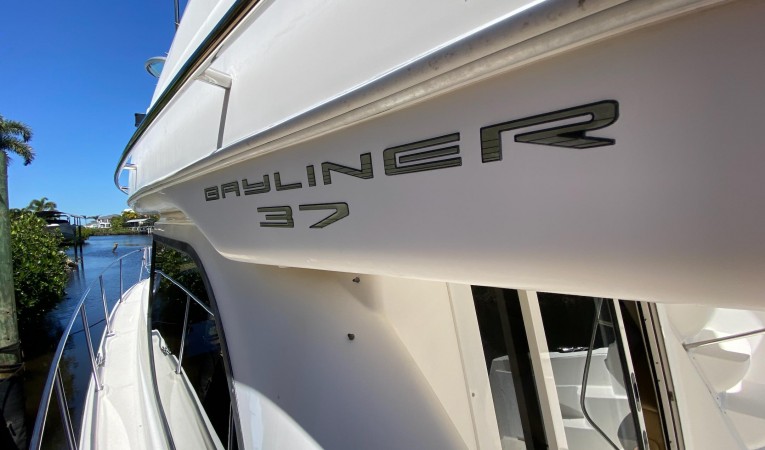 38 Bayliner 
