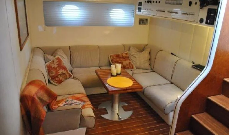 60 Baia Spacious Salon