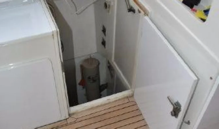60 Baia Engine room access