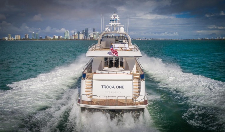 108 Viking Sport Cruisers Stern