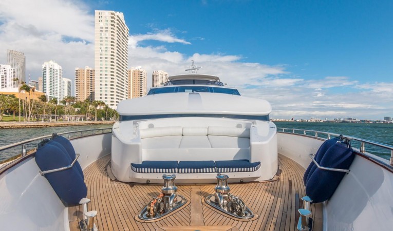 108 Viking Sport Cruisers Winlass