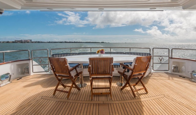 108 Viking Sport Cruisers Aft Deck