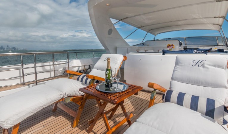 108 Viking Sport Cruisers Flybridge