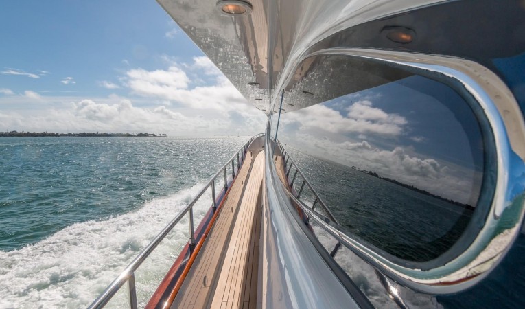 108 Viking Sport Cruisers Port Side Deck