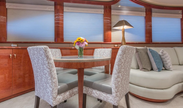 108 Viking Sport Cruisers Dinette