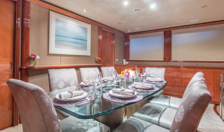 108 Viking Sport Cruisers Main Dining Room