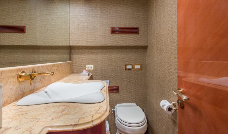 108 Viking Sport Cruisers Day Head