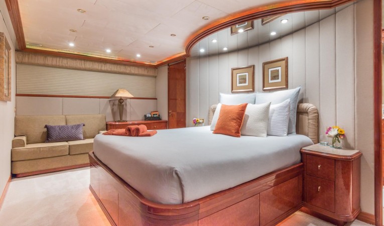108 Viking Sport Cruisers Master Stateroom