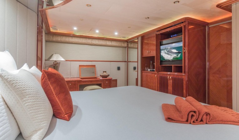 108 Viking Sport Cruisers Master Entertainment