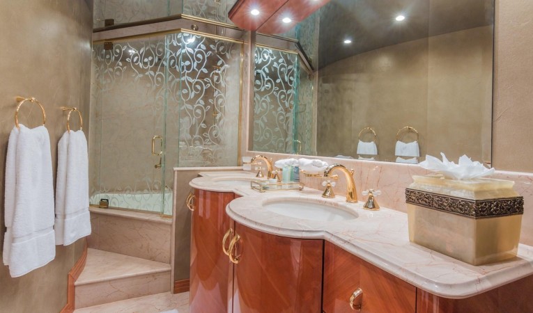 108 Viking Sport Cruisers Master Head