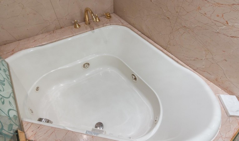 108 Viking Sport Cruisers Master Whirlpool