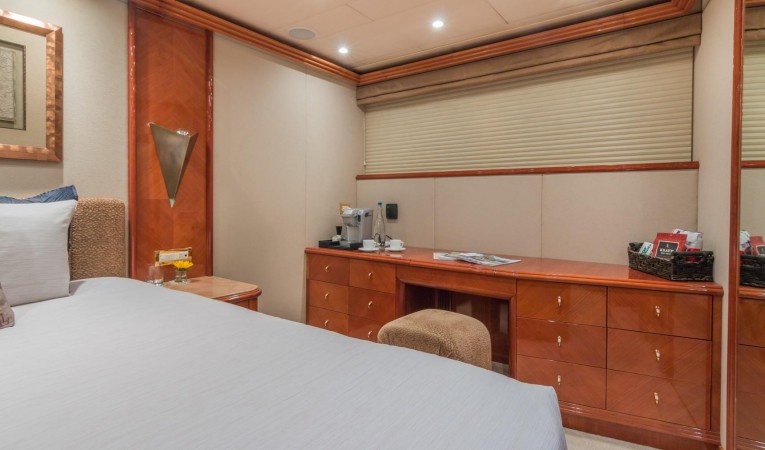 108 Viking Sport Cruisers VIP Vanity