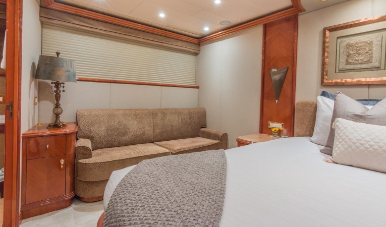 108 Viking Sport Cruisers VIP Sofa