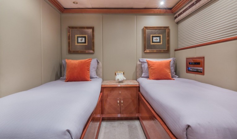 108 Viking Sport Cruisers Twin Stateroom Port