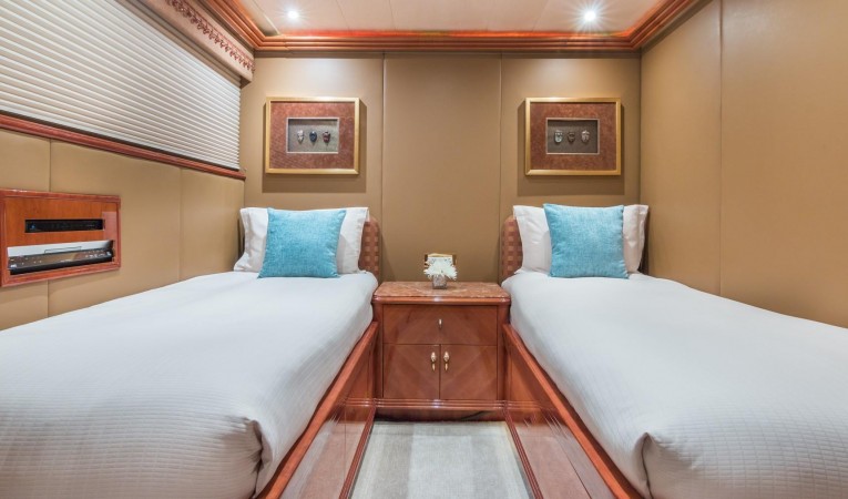 108 Viking Sport Cruisers Twin Stateroom Starboard