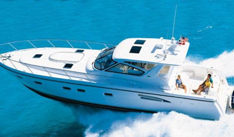 52 Tiara Factory Running Photo