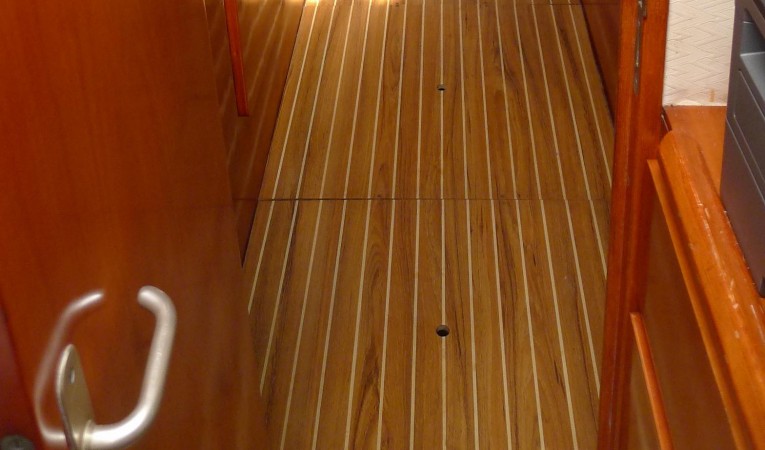 42 Jeantot Master Companionway