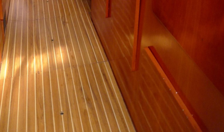 42 Jeantot Master Companionway