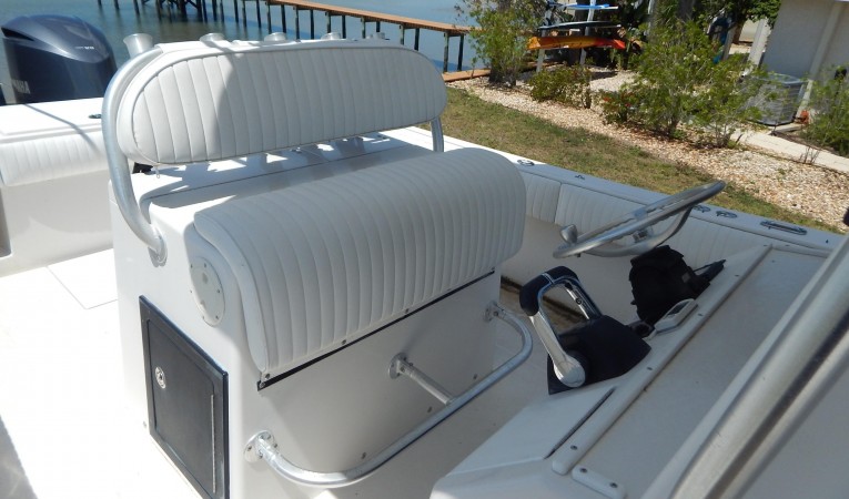 32 Regulator Helm Seat
