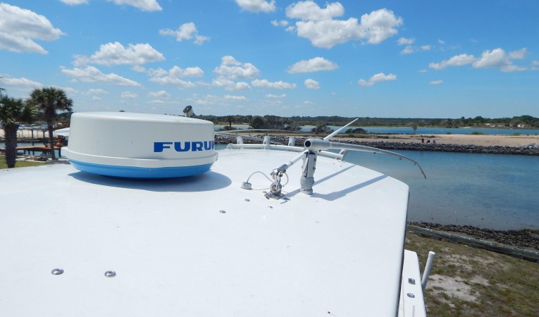 32 Regulator Furuno Radar