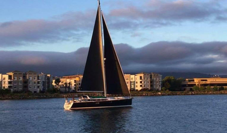 50 Beneteau Under Sail