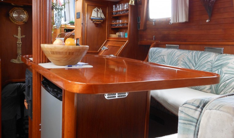 57 Wellington dining salon looking aft