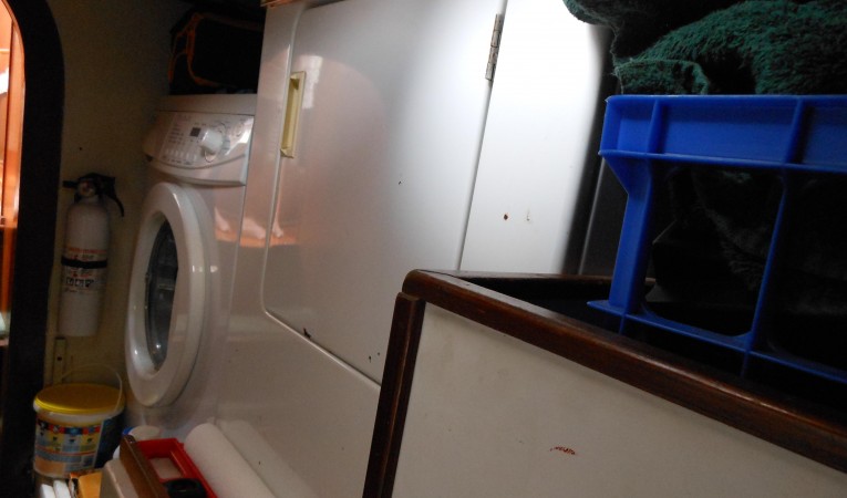 57 Wellington Apartment size washer - dryer