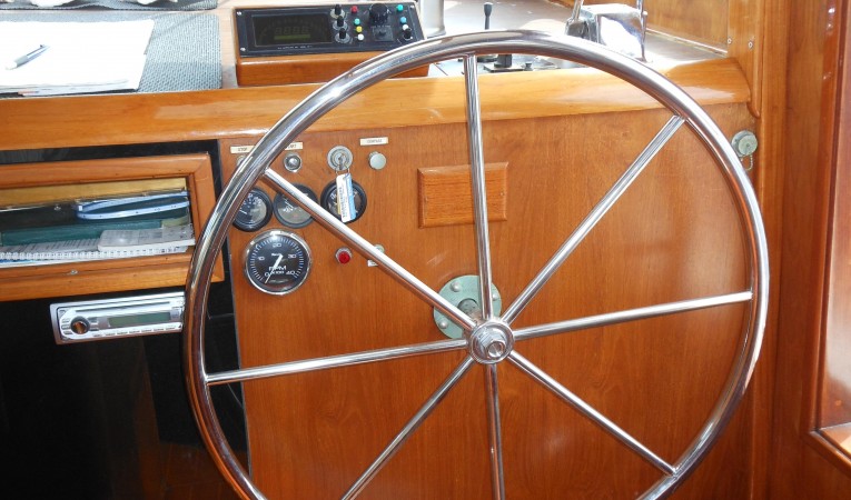 57 Wellington Inside helm