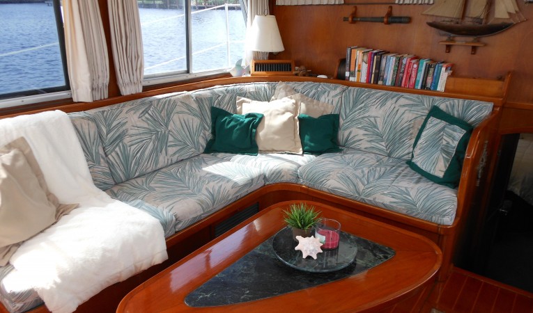 57 Wellington Salon looking aft
