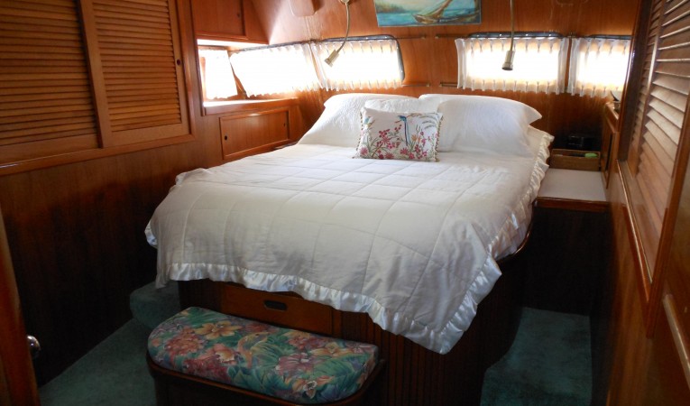 57 Wellington Master centerline walk around berth