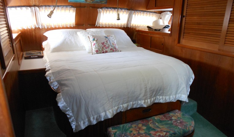 57 Wellington Master centerline walk around berth