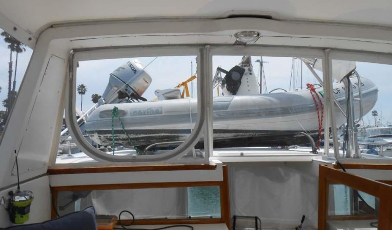 42 Lien Hwa Bimini is white canvas