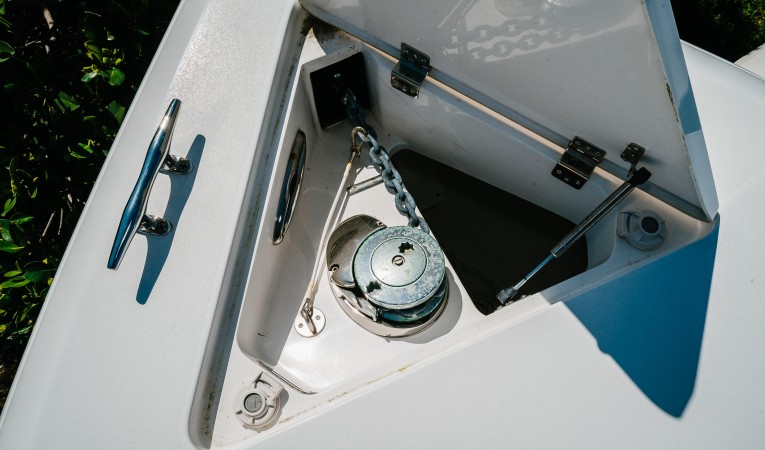 40 Intrepid Windlass
