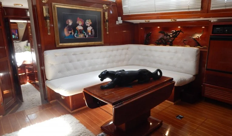 52 Irwin Salon-Starbd side